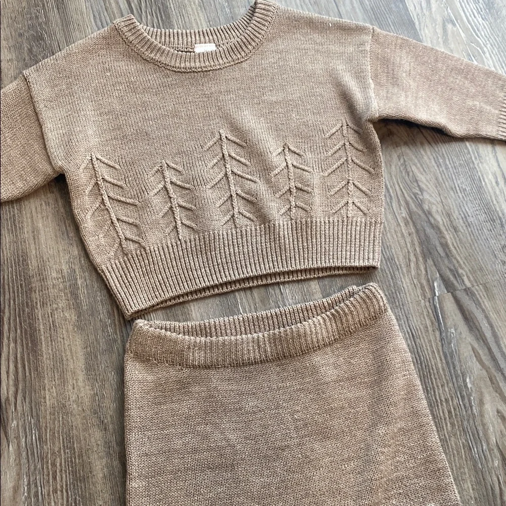 NWOT Beige 2 pc Sweater Knit Beige Outfit Infant 6-9 Mth Unisex